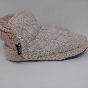 Muk Luks Women'S Slippers: Medium/Salmon Bisque